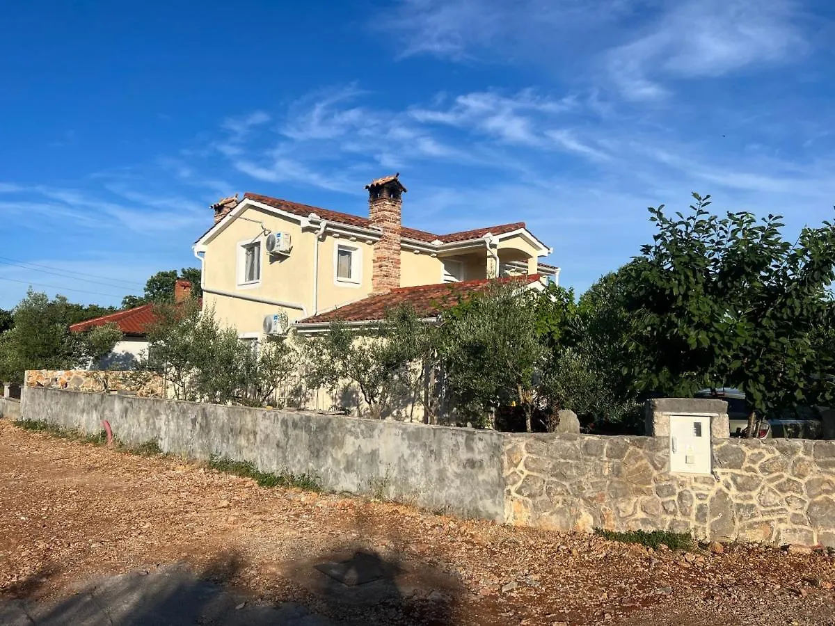Apartman Lorena Apartment Lakmartin