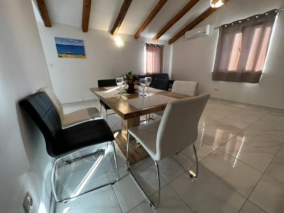 Apartman Lorena Apartment Lakmartin Croatia