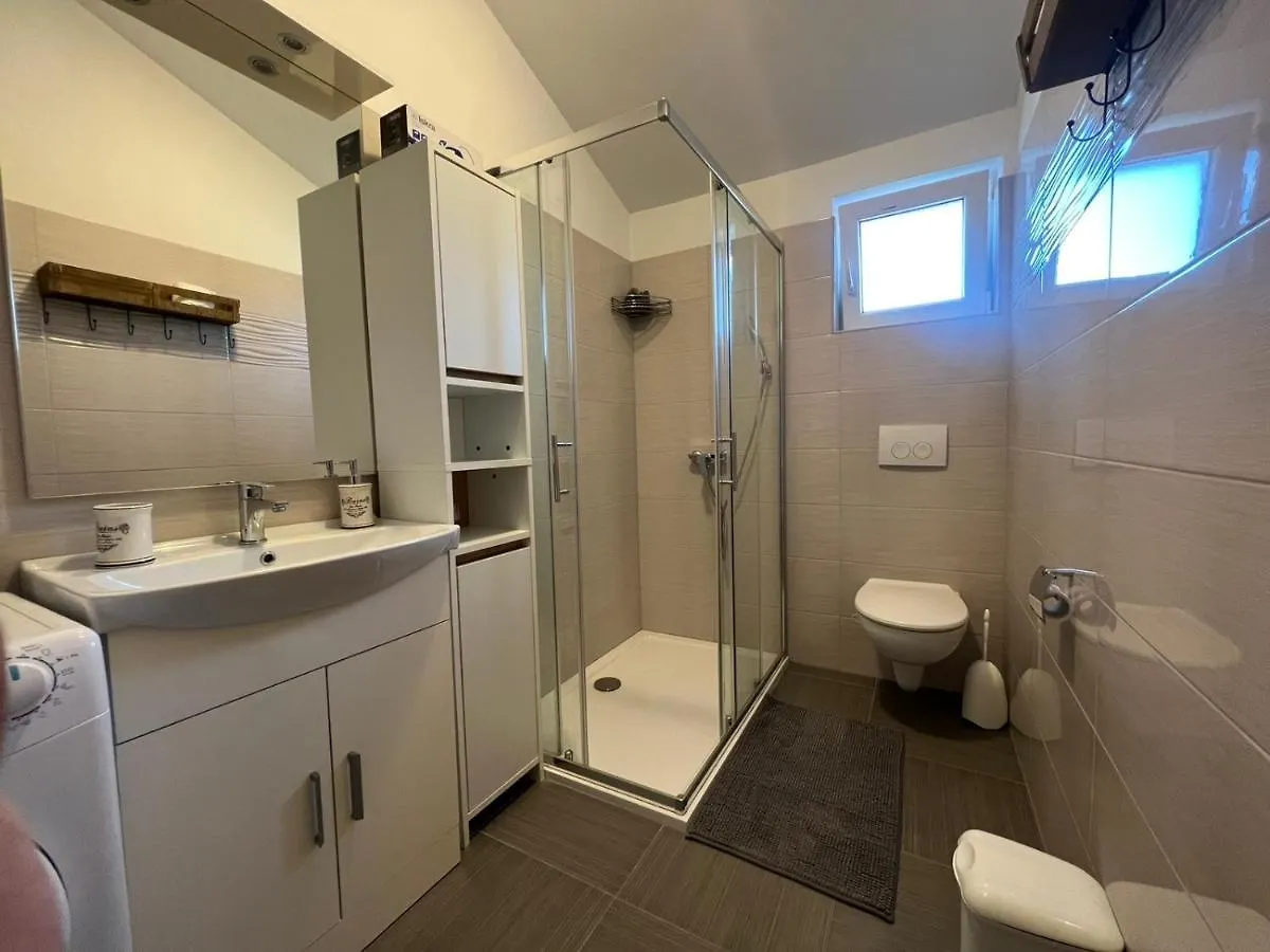 Apartman Lorena Apartment Lakmartin