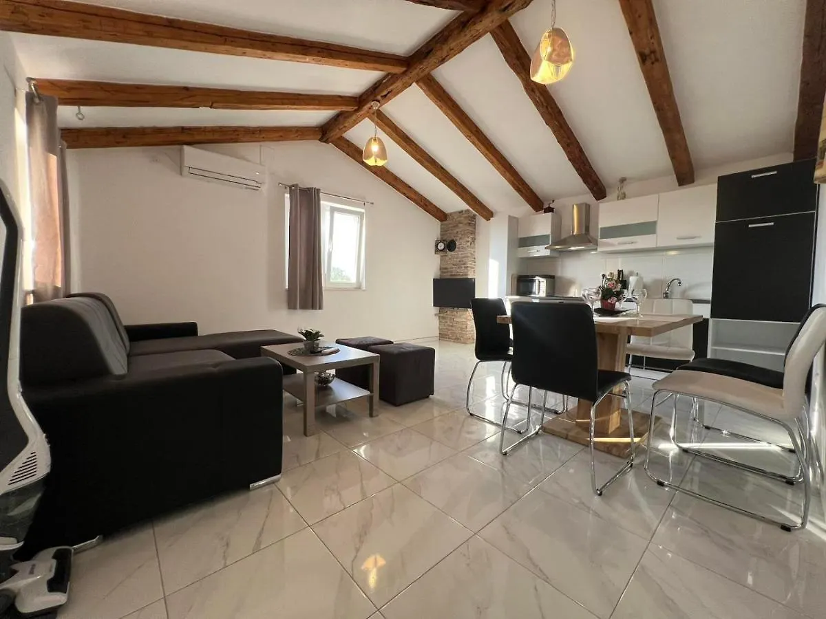 Apartman Lorena Apartment Lakmartin